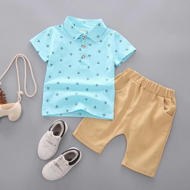 🌟 "Pequeño Galán de Verano": Conjunto de Camisa con Cuello y Pantalones Cortos