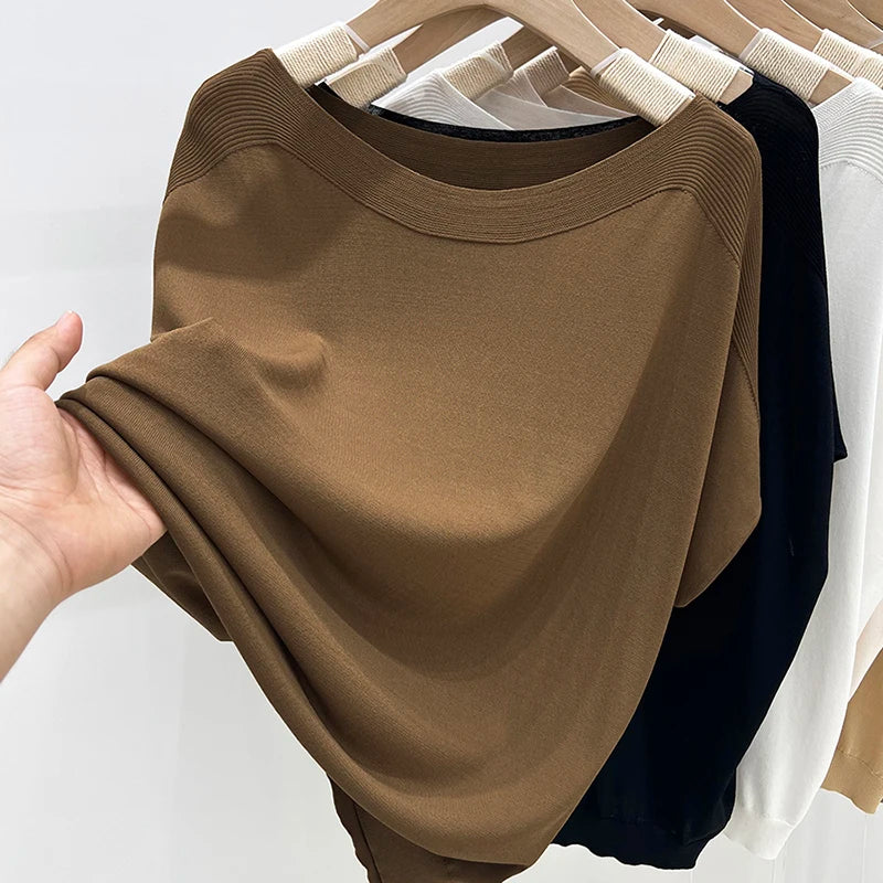 Camiseta Mujer Talla Plus de Un Hombro en Punto Ice Silk – Estilo Fresco y Sofisticado