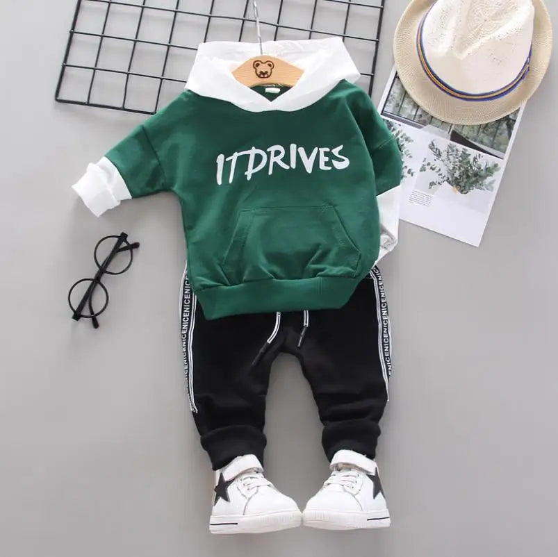 Conjunto Deportivo "Rainbow Adventure" – Estilo y Comodidad para Niños