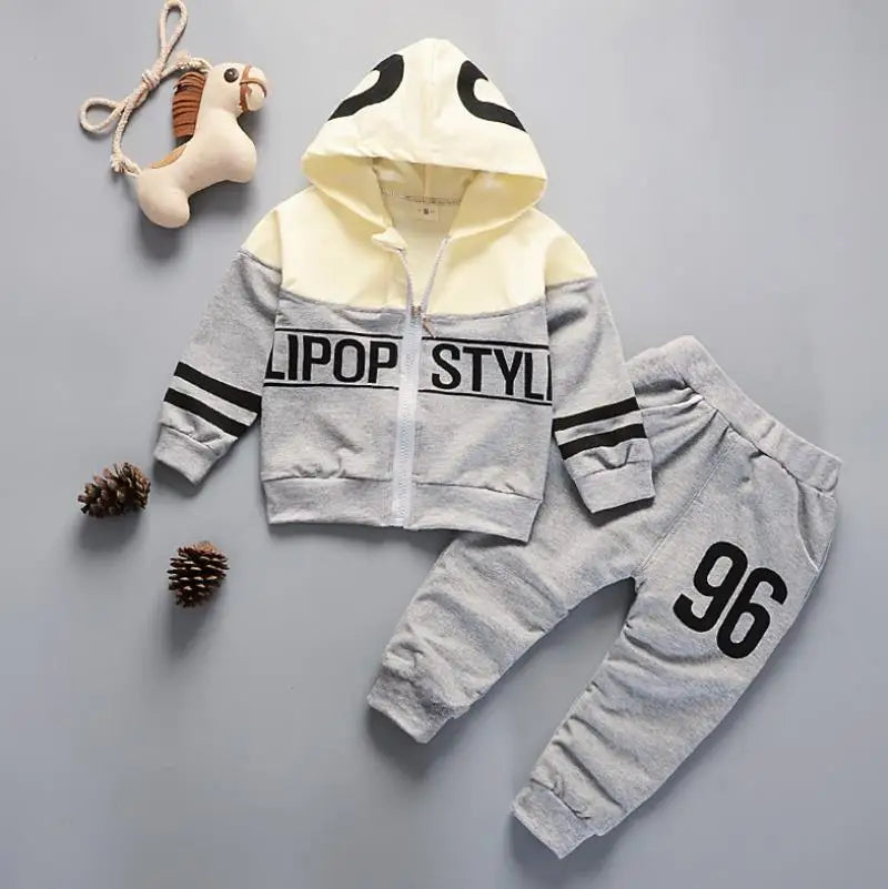 Conjunto Deportivo "Rainbow Adventure" – Estilo y Comodidad para Niños