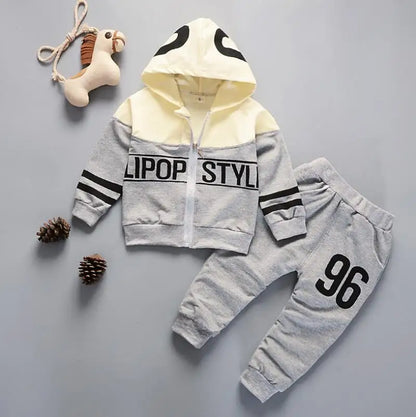 Conjunto Deportivo "Rainbow Adventure" – Estilo y Comodidad para Niños