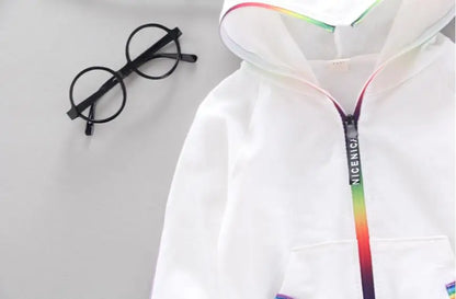 Conjunto Deportivo "Rainbow Adventure" – Estilo y Comodidad para Niños