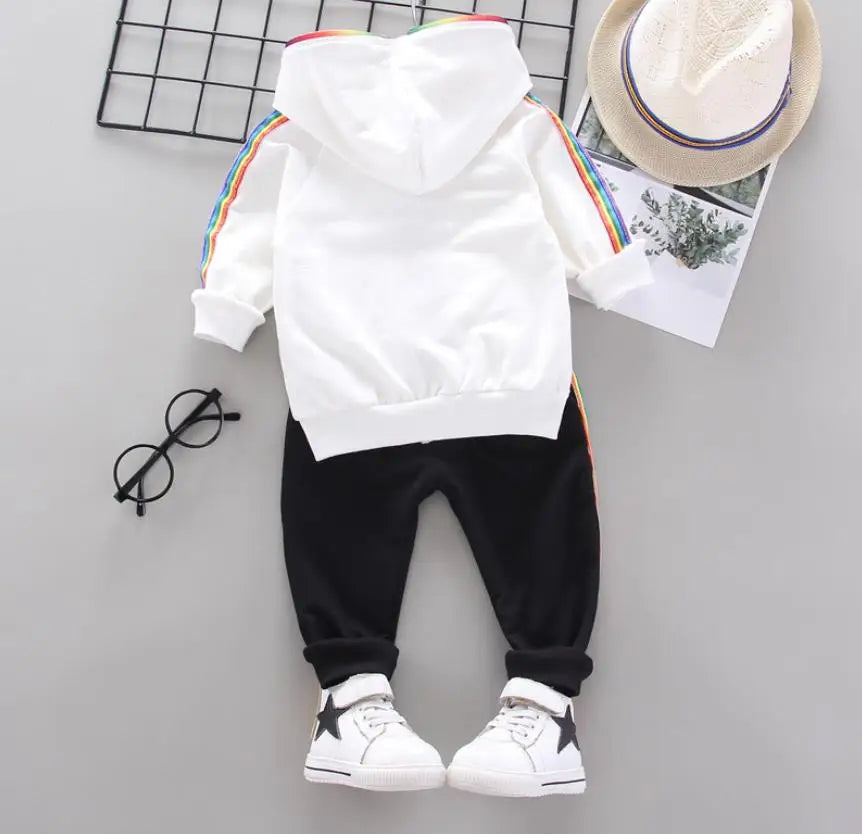 Conjunto Deportivo "Rainbow Adventure" – Estilo y Comodidad para Niños