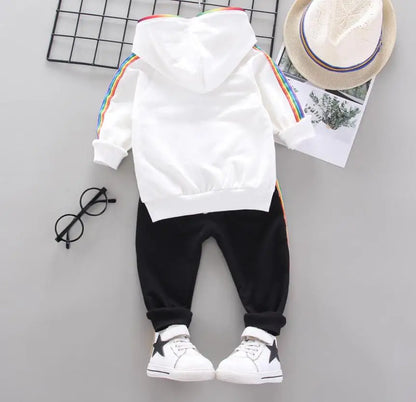 Conjunto Deportivo "Rainbow Adventure" – Estilo y Comodidad para Niños