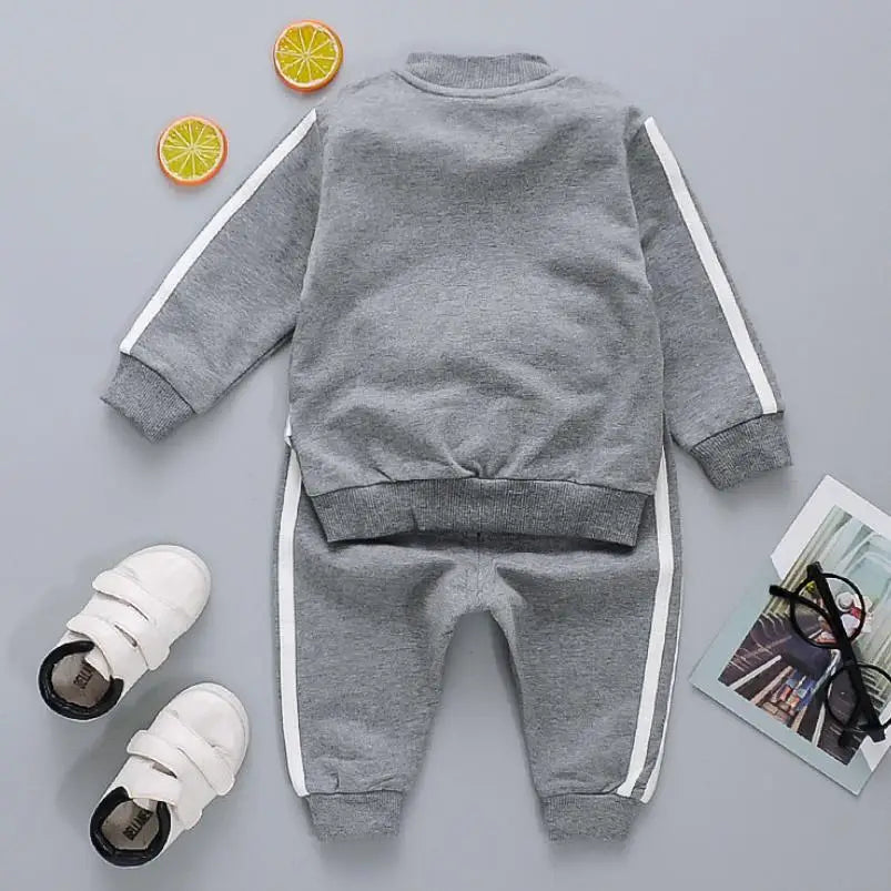 Conjunto Deportivo "Rainbow Adventure" – Estilo y Comodidad para Niños