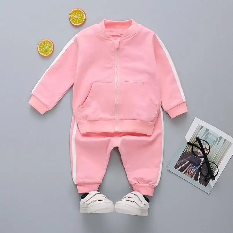 Conjunto Deportivo "Rainbow Adventure" – Estilo y Comodidad para Niños