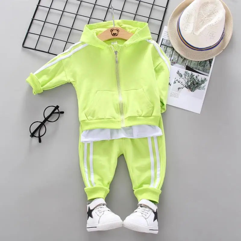 Conjunto Deportivo "Rainbow Adventure" – Estilo y Comodidad para Niños