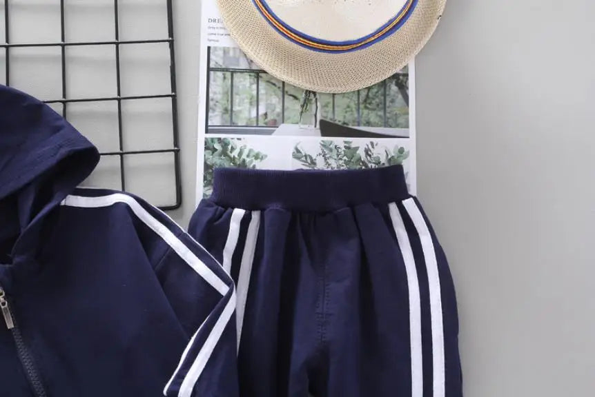 Conjunto Deportivo "Rainbow Adventure" – Estilo y Comodidad para Niños