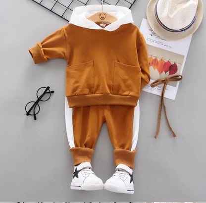 Conjunto Deportivo "Rainbow Adventure" – Estilo y Comodidad para Niños