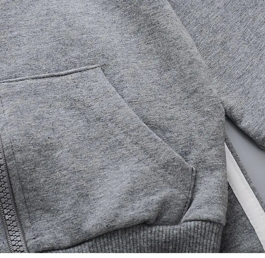 Conjunto Deportivo "Rainbow Adventure" – Estilo y Comodidad para Niños