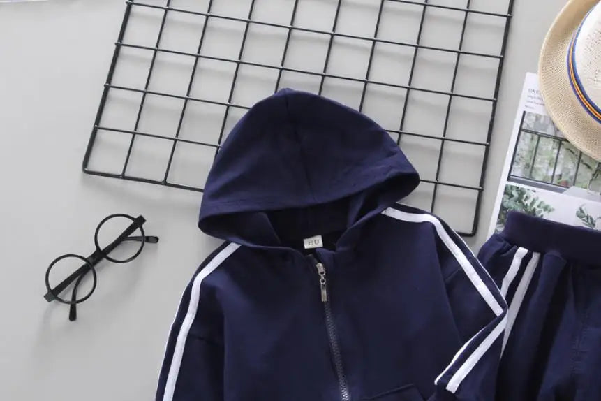 Conjunto Deportivo "Rainbow Adventure" – Estilo y Comodidad para Niños