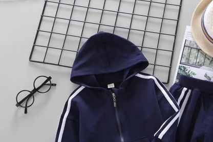 Conjunto Deportivo "Rainbow Adventure" – Estilo y Comodidad para Niños