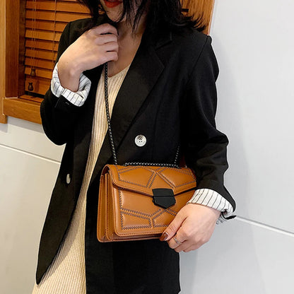 Bolso Pequeño Vintage con Tachuelas y Cadena para Mujer – Bandolera Fashion con Solapa