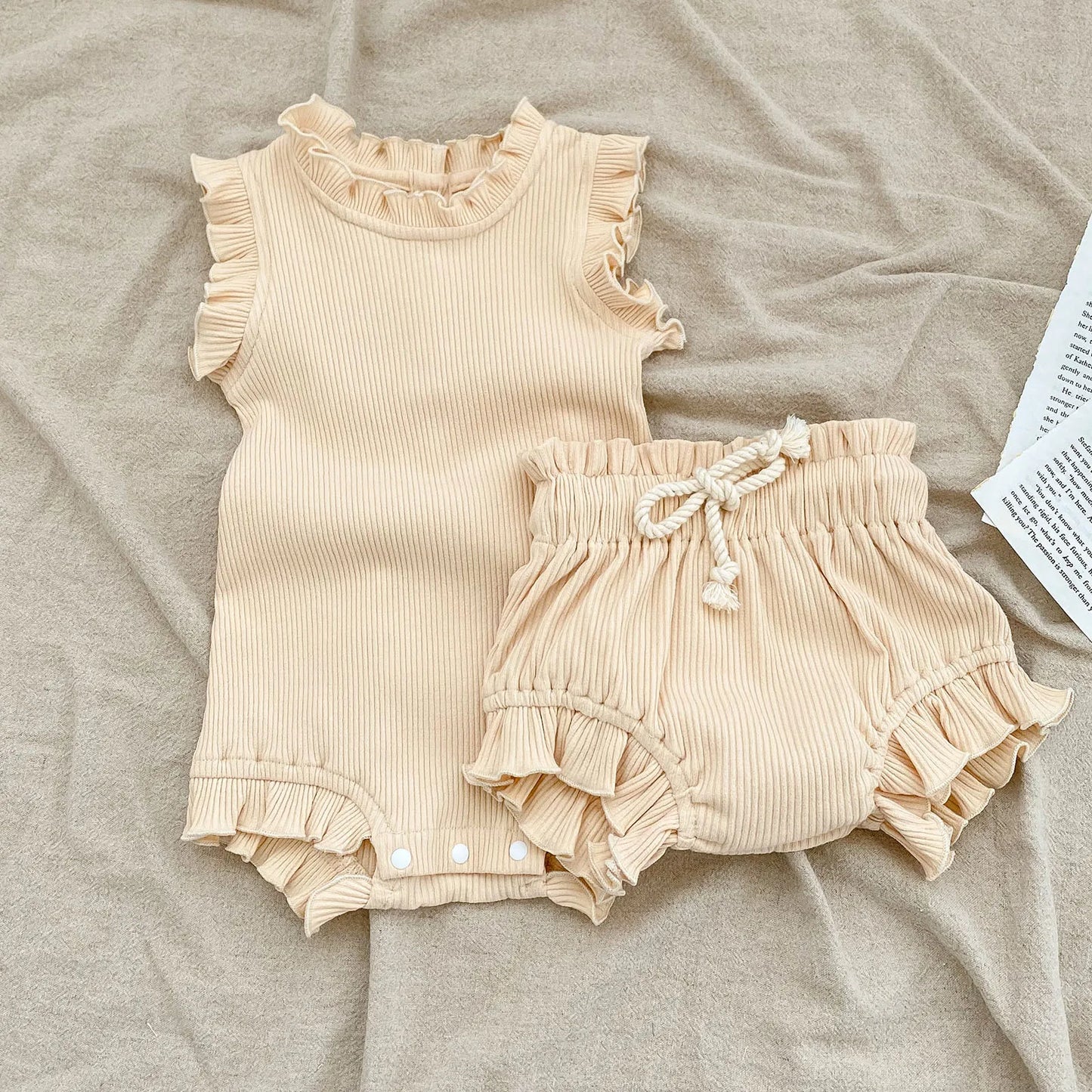 🌸 Conjunto de Verano para Bebé Niña con Body de Volantes y Short Bombacho – 2 Piezas 🌸