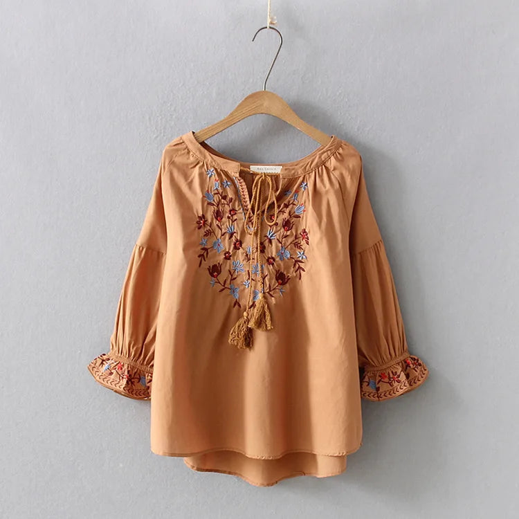 Blusa Casual para Mujer con Bordado Floral – Manga 3/4 y Corte Slim