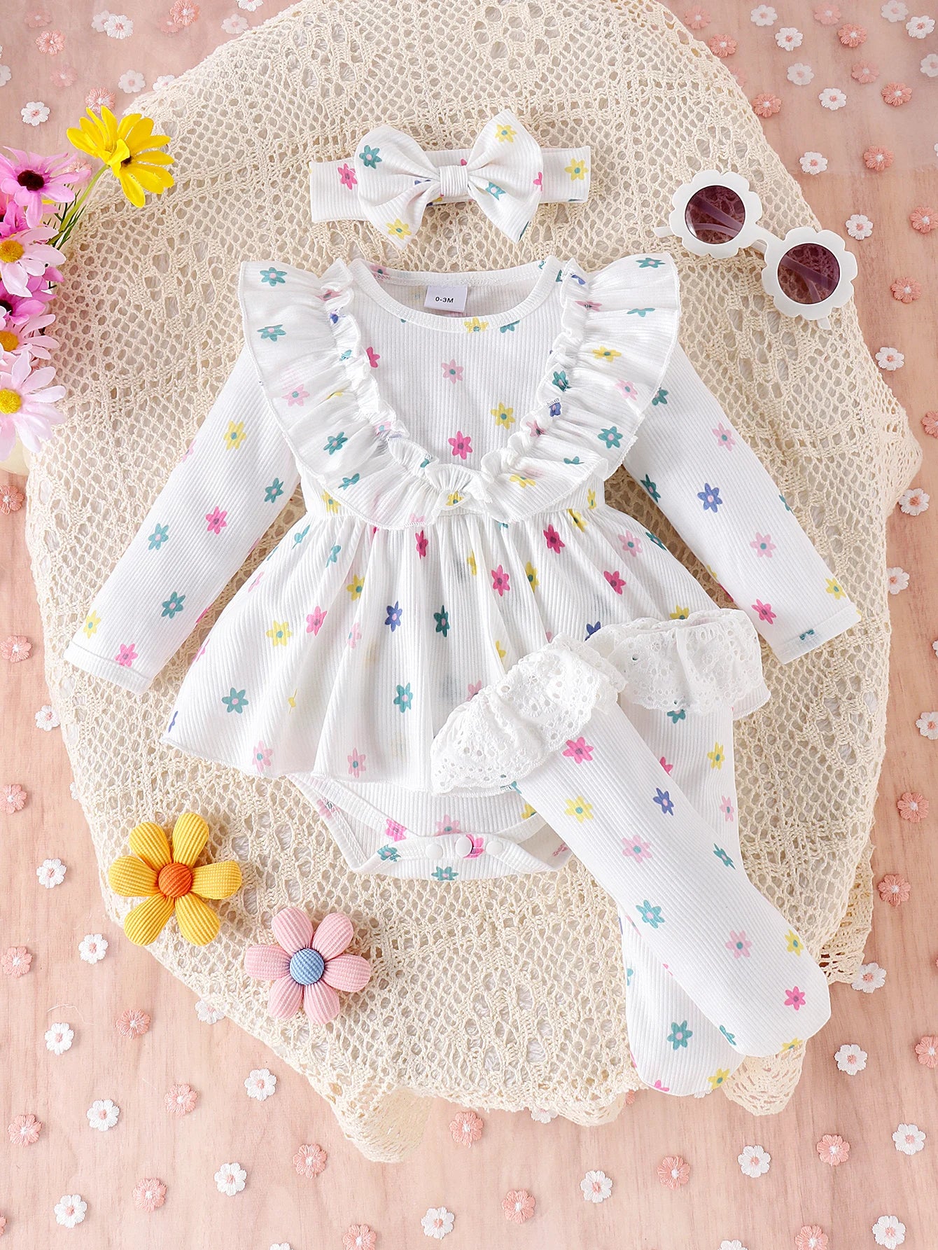 Volantes tipo vestido que le dan un toque elegante y tierno (3 pcs).