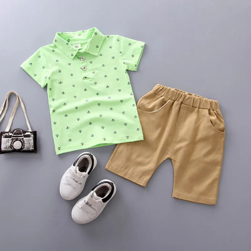 🌟 "Pequeño Galán de Verano": Conjunto de Camisa con Cuello y Pantalones Cortos