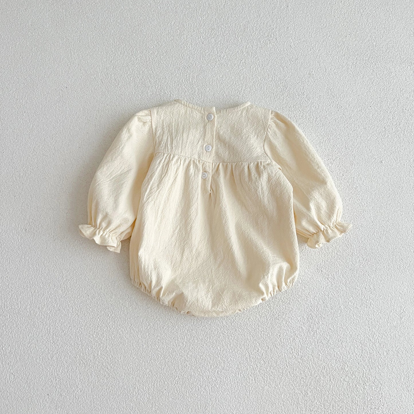 Enterizo para Bebé Niña con Cuello de Encaje – Mono de Algodón de Manga Larga para Primavera y Otoño