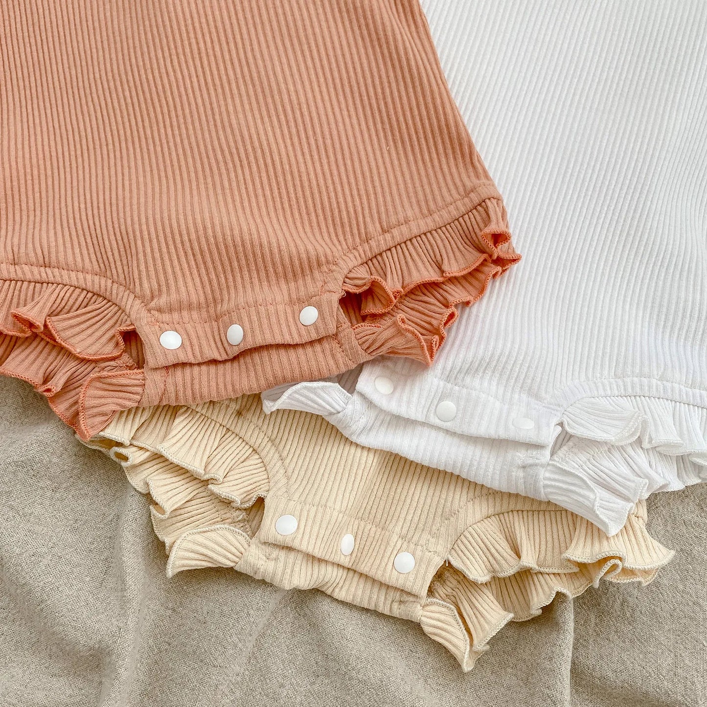 🌸 Conjunto de Verano para Bebé Niña con Body de Volantes y Short Bombacho – 2 Piezas 🌸