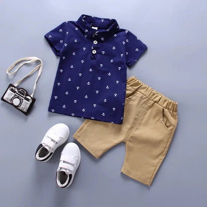 🌟 "Pequeño Galán de Verano": Conjunto de Camisa con Cuello y Pantalones Cortos