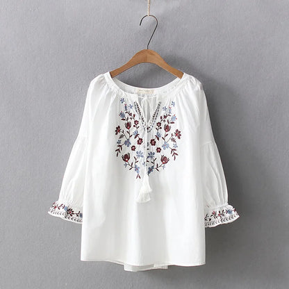 Blusa Casual para Mujer con Bordado Floral – Manga 3/4 y Corte Slim