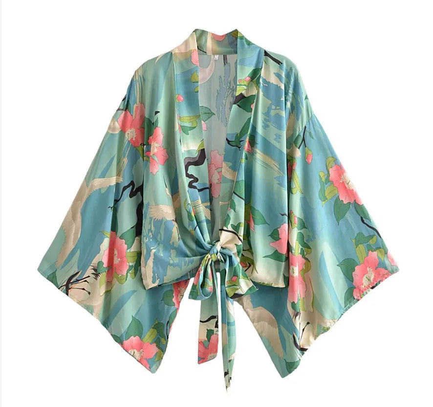 Top Kimono Corto Floral para Mujer – Estilo Bohemio de Playa con Escote en V