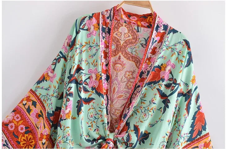 Top Kimono Corto Floral para Mujer – Estilo Bohemio de Playa con Escote en V