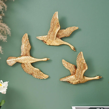 Decoración de Pared en Forma de Ganso en Vuelo – Ornamento Moderno en Resina Dorada y Blanca (1pc