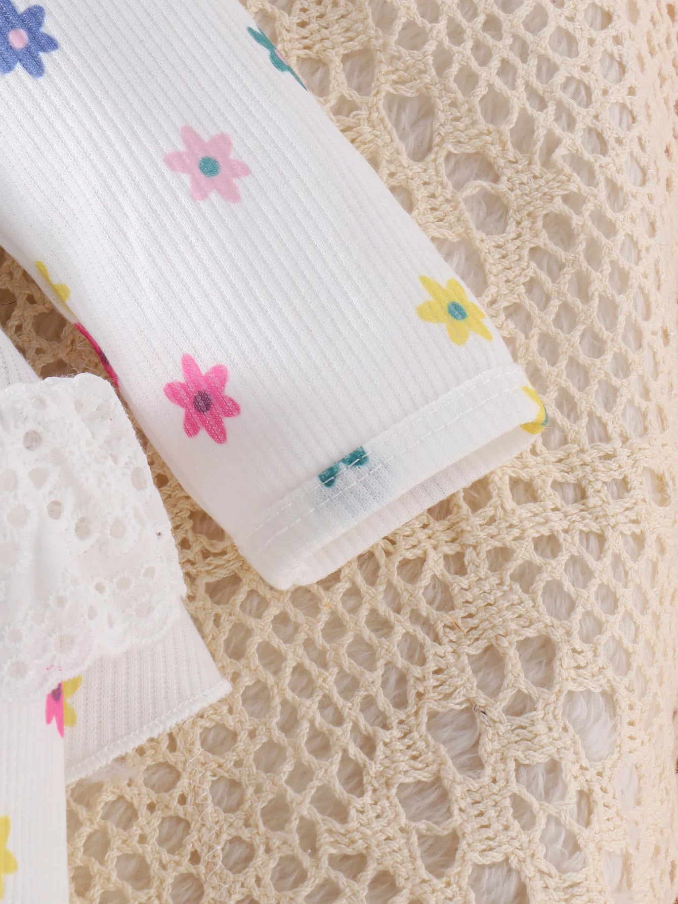 Volantes tipo vestido que le dan un toque elegante y tierno (3 pcs).