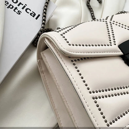 Bolso Pequeño Vintage con Tachuelas y Cadena para Mujer – Bandolera Fashion con Solapa