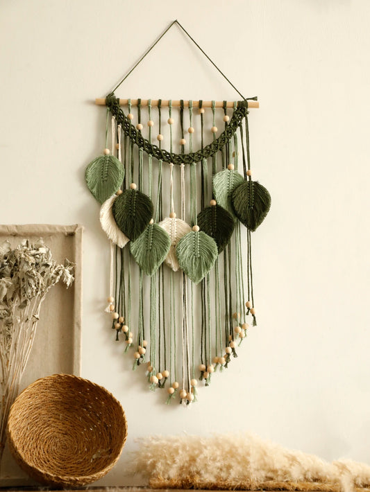 Tapiz Boho de Macramé con Hojas Multicolor y Cuentas de Madera – Decoración Nórdica para el Hogar