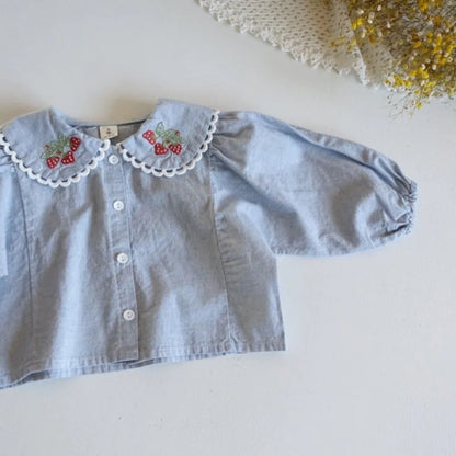 Blusa Infantil para Niña  – Manga Larga con Cuello Camisero y Bordado de Fresas