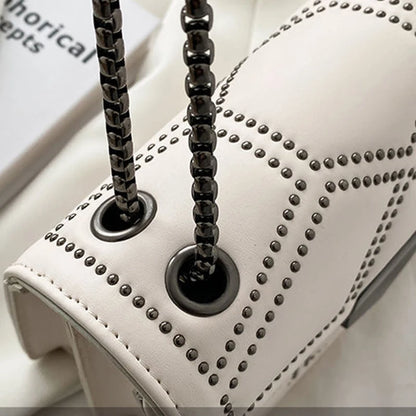 Bolso Pequeño Vintage con Tachuelas y Cadena para Mujer – Bandolera Fashion con Solapa