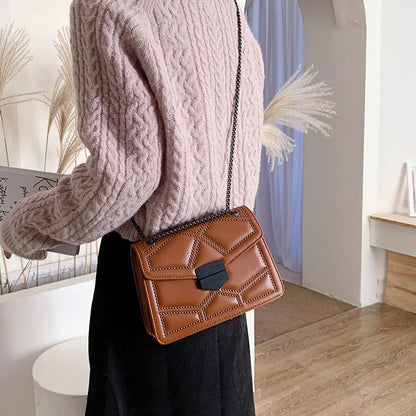 Bolso Pequeño Vintage con Tachuelas y Cadena para Mujer – Bandolera Fashion con Solapa