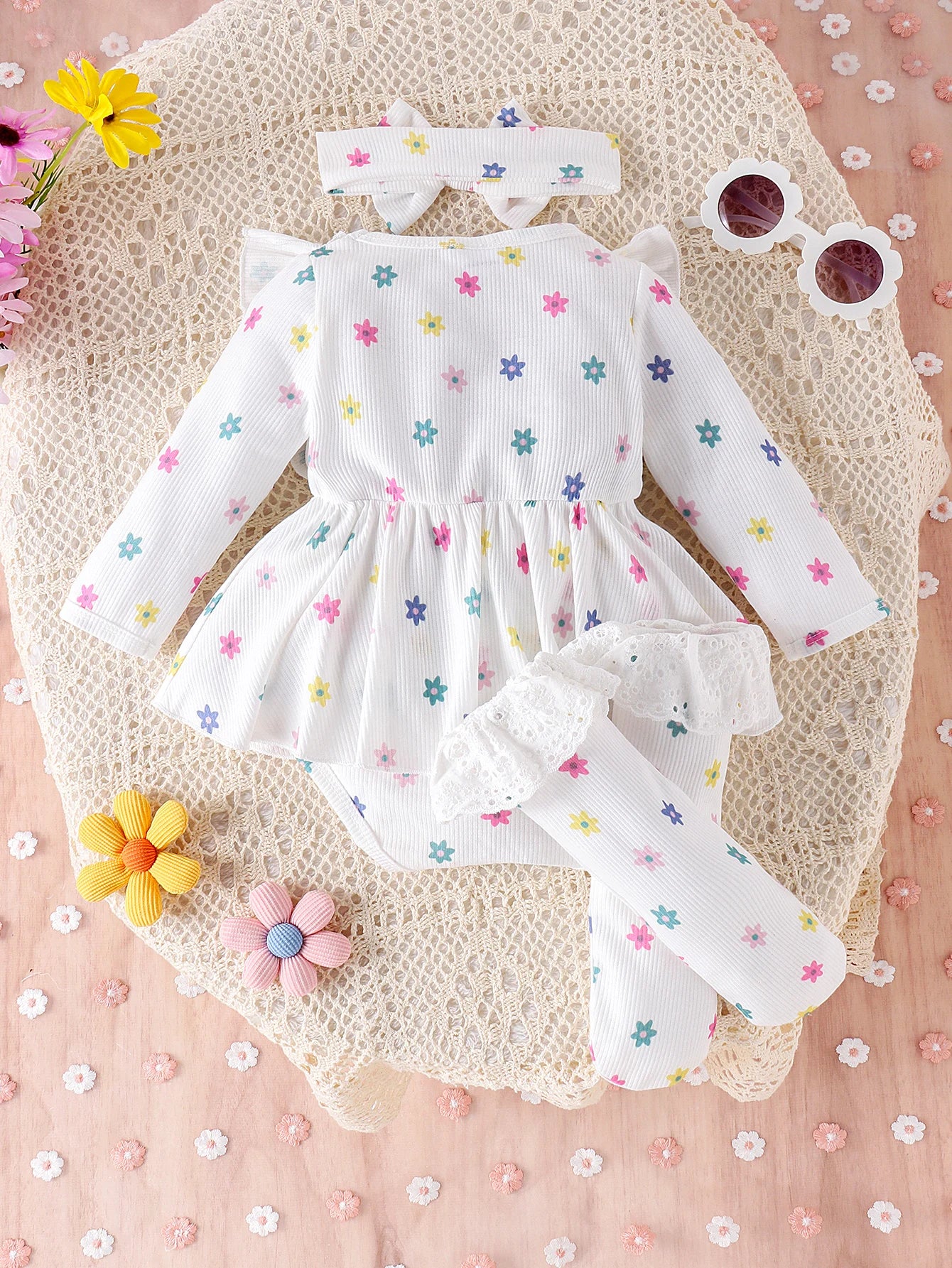 Volantes tipo vestido que le dan un toque elegante y tierno (3 pcs).