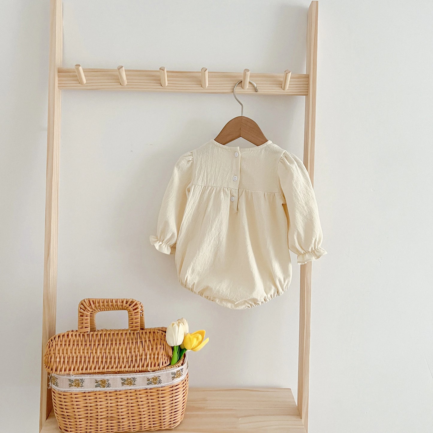 Enterizo para Bebé Niña con Cuello de Encaje – Mono de Algodón de Manga Larga para Primavera y Otoño