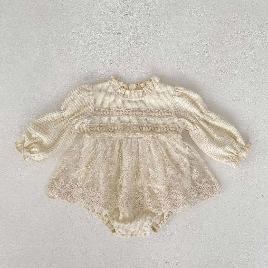 👑 Enterito Princesa para Bebé Niña con Encaje – Dulzura y Elegancia Todo el Año 👑