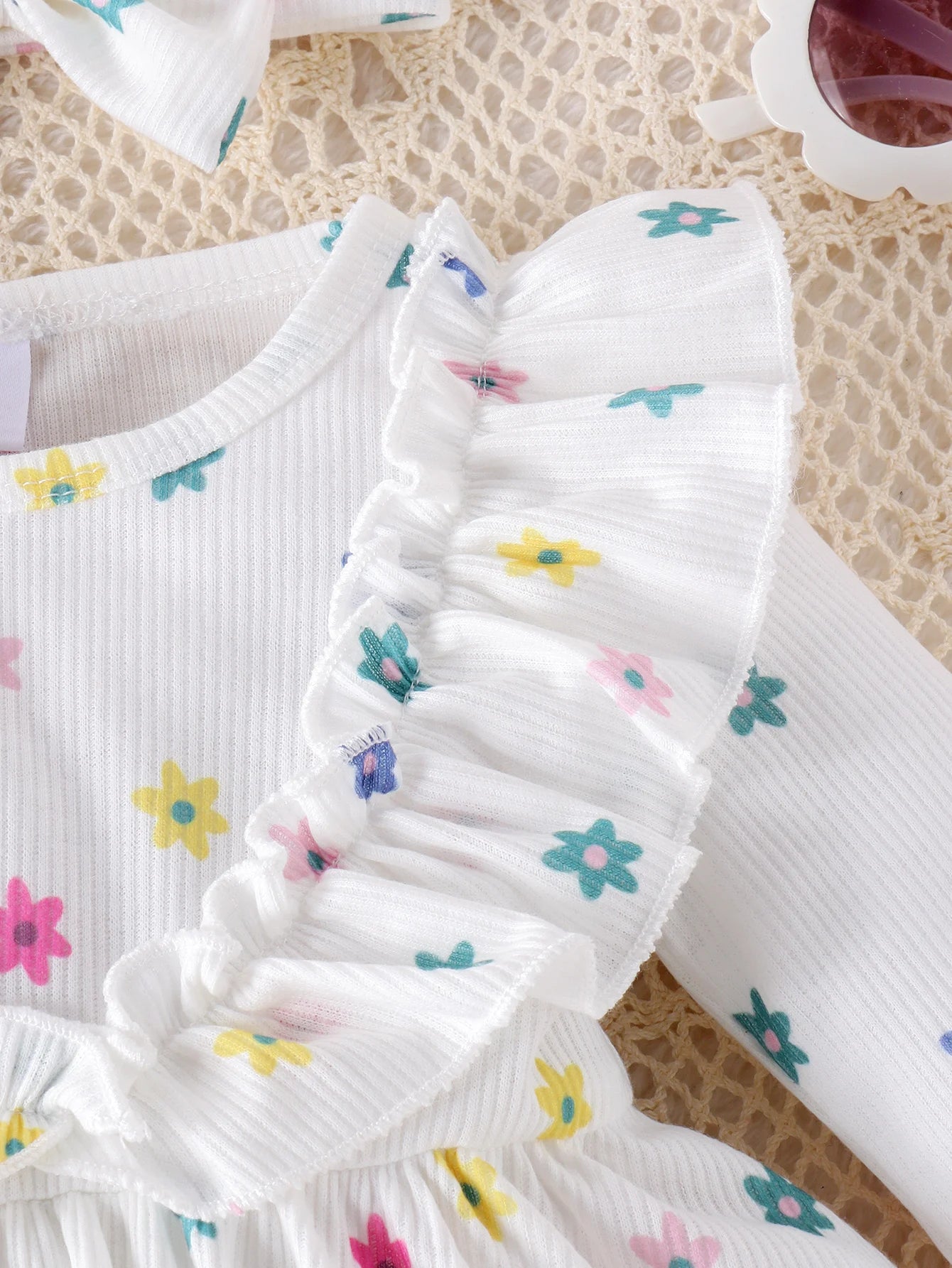 Volantes tipo vestido que le dan un toque elegante y tierno (3 pcs).