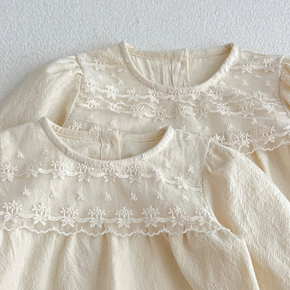 Enterizo para Bebé Niña con Cuello de Encaje – Mono de Algodón de Manga Larga para Primavera y Otoño