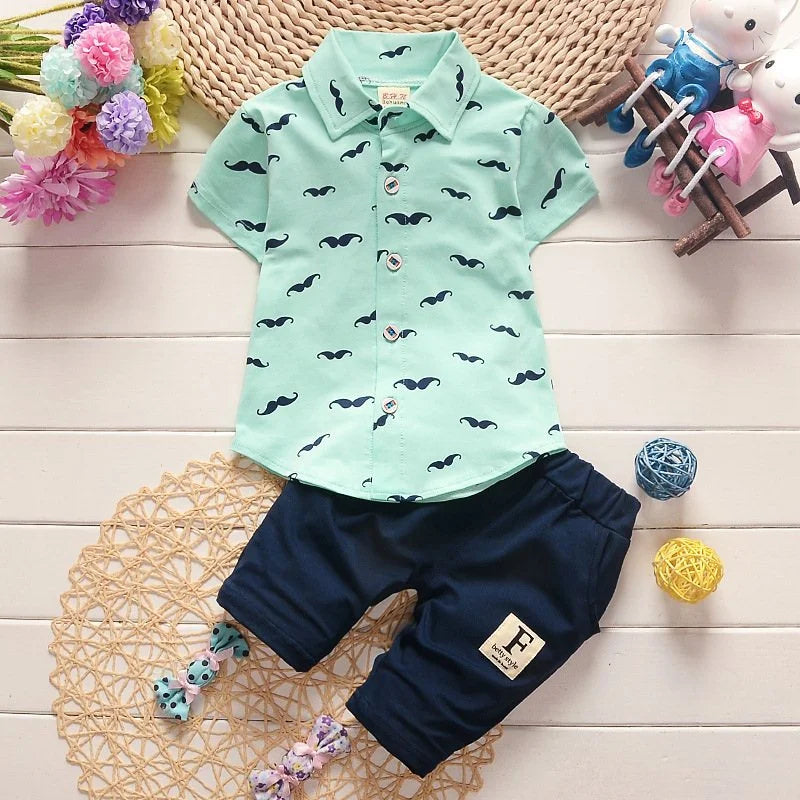 🌟 "Rayitos de Sol": Conjunto de Camisa Estampada y Shorts para Pequeños Aventureros