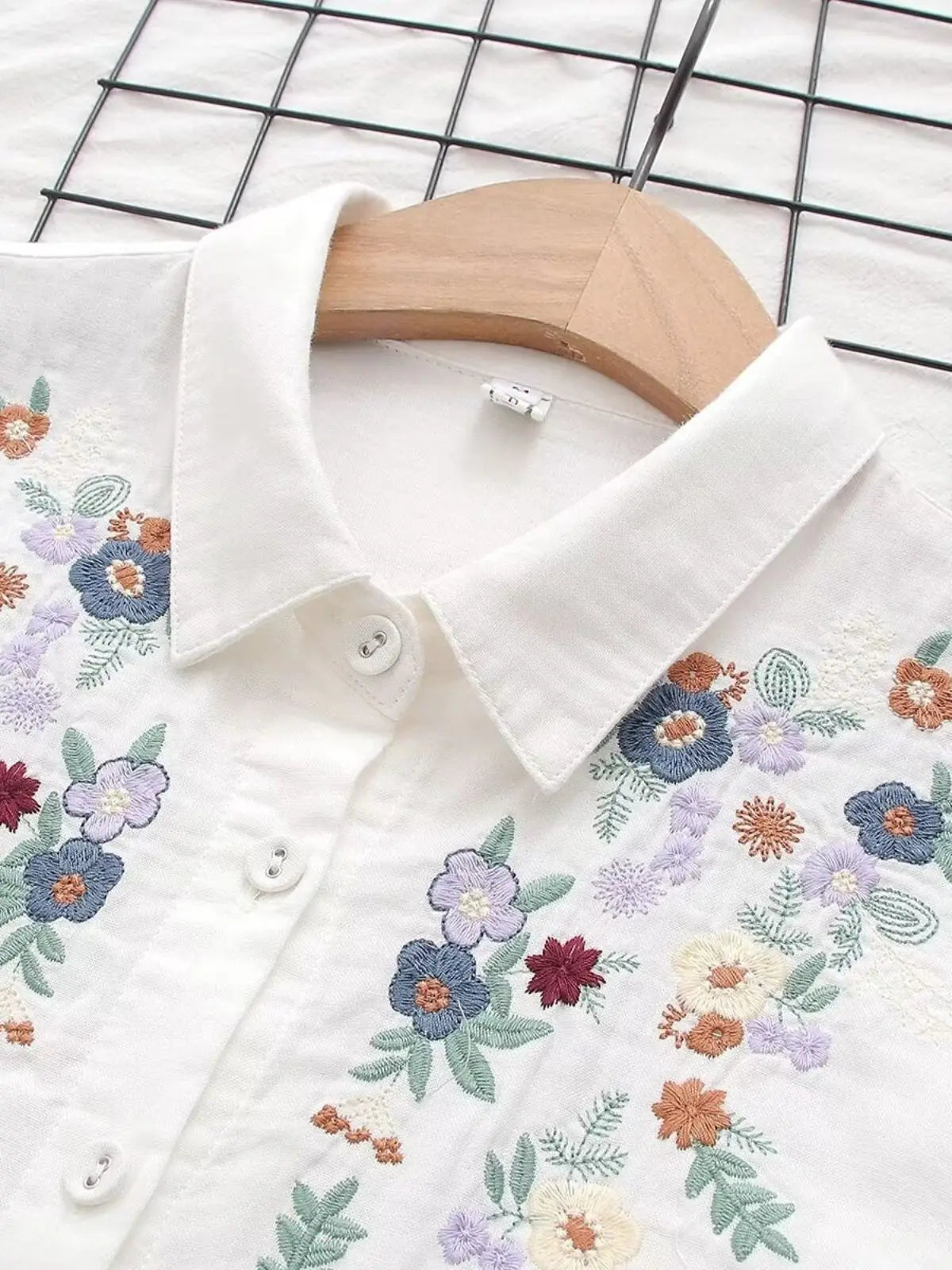 Camisa de Algodón con Bordado Artístico