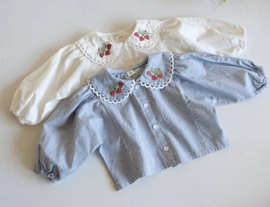 Blusa Infantil para Niña  – Manga Larga con Cuello Camisero y Bordado de Fresas