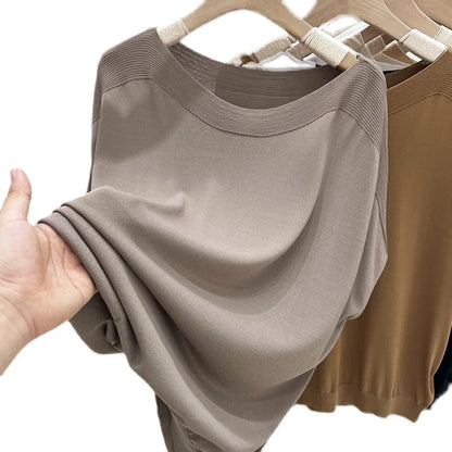 Camiseta Mujer Talla Plus de Un Hombro en Punto Ice Silk – Estilo Fresco y Sofisticado