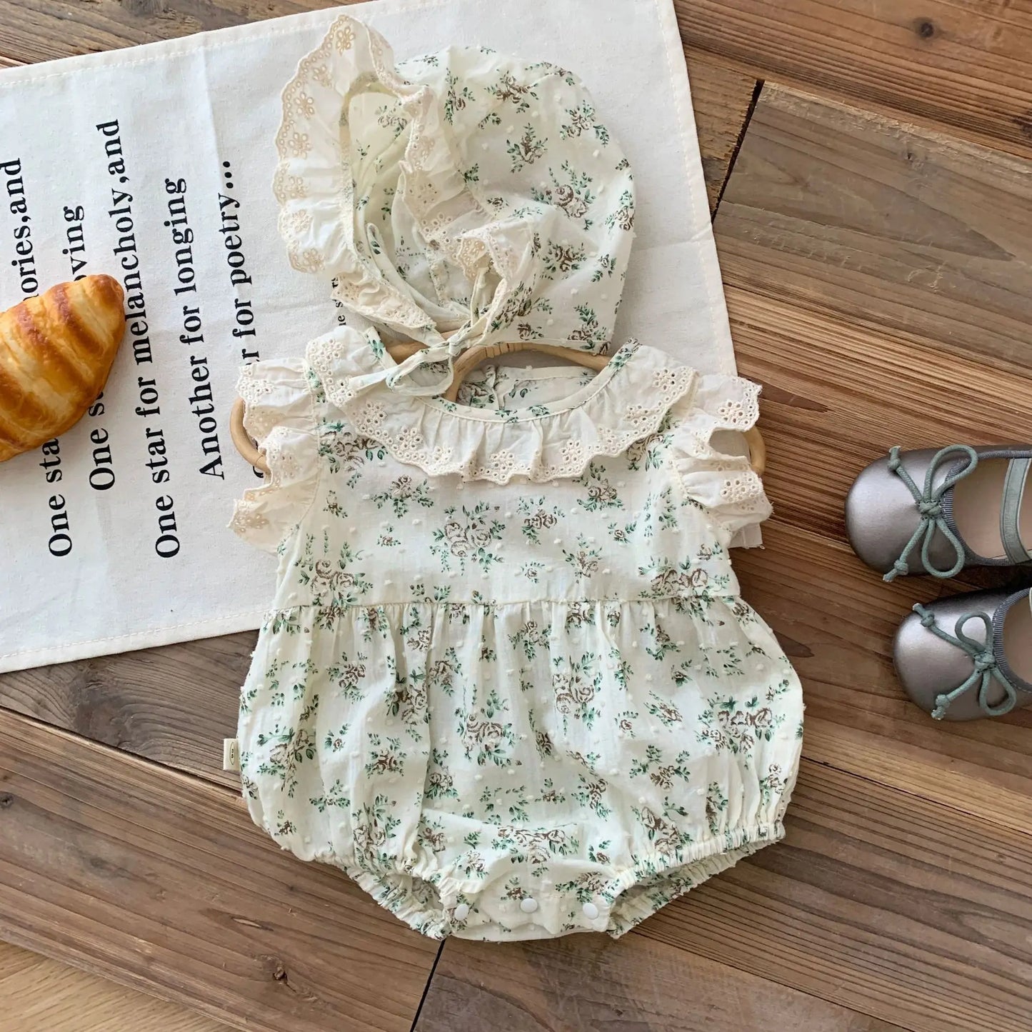 ⭐ Body Floral para Bebé Niña con Volantes y Mangas Tipo Ala + Gorrito de Regalo