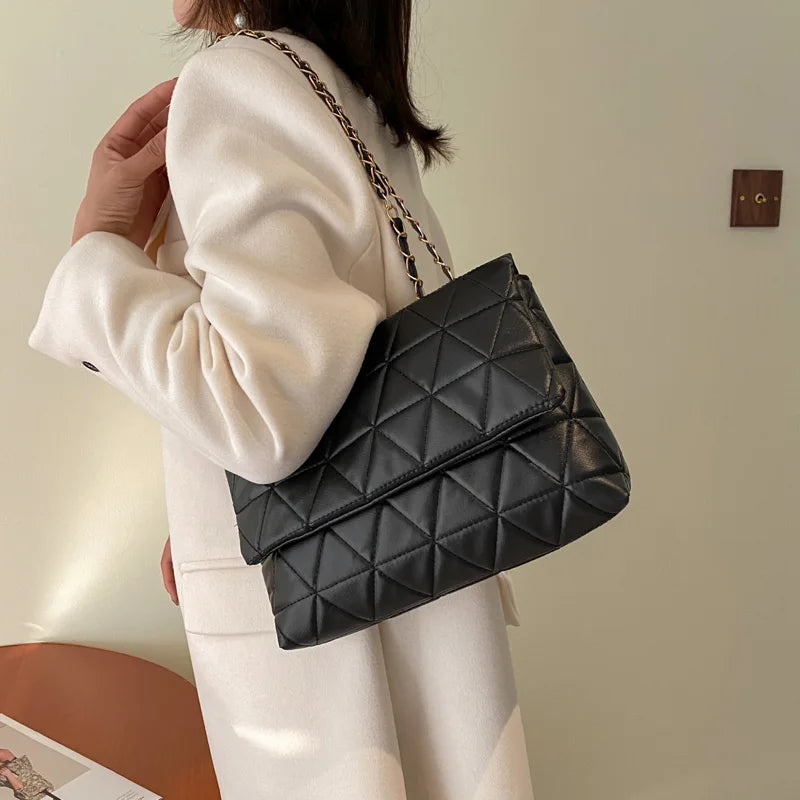Bolso de Hombro con Solapa Bordada y Cadena – Estilo Casual a Cuadros para Uso Diario