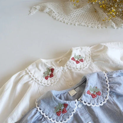 Blusa Infantil para Niña  – Manga Larga con Cuello Camisero y Bordado de Fresas