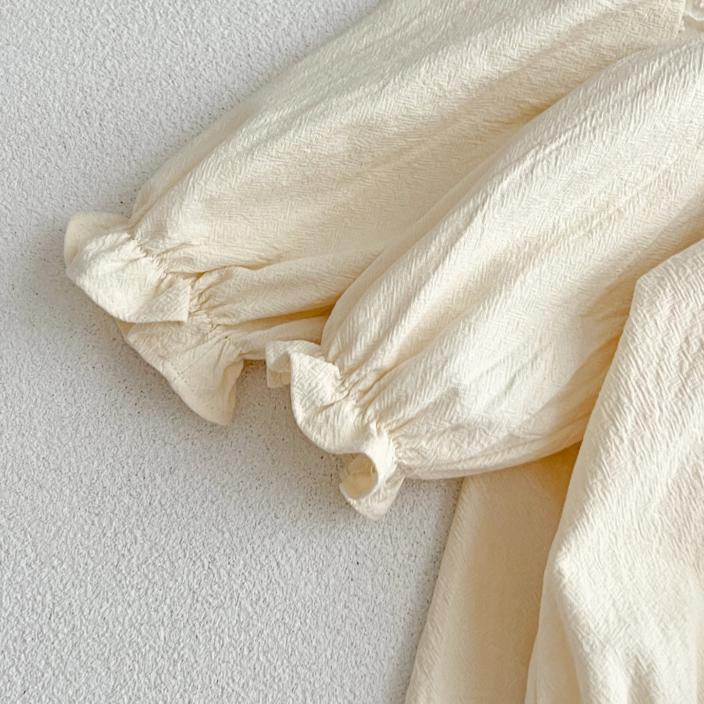 Enterizo para Bebé Niña con Cuello de Encaje – Mono de Algodón de Manga Larga para Primavera y Otoño