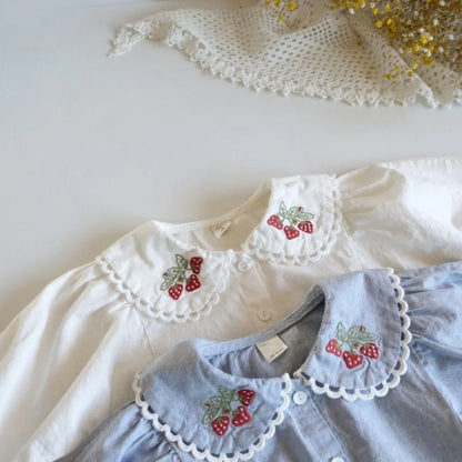Blusa Infantil para Niña  – Manga Larga con Cuello Camisero y Bordado de Fresas