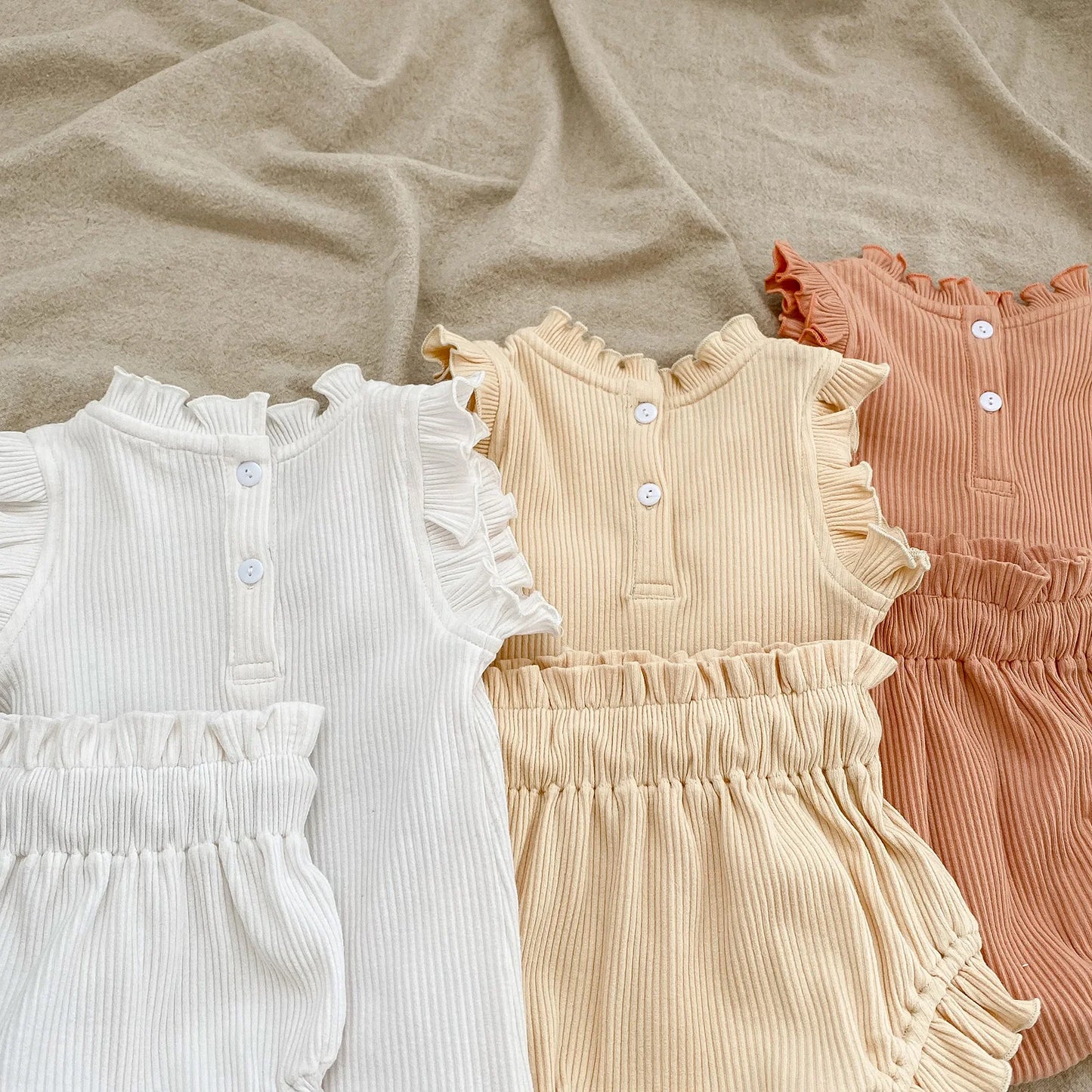 🌸 Conjunto de Verano para Bebé Niña con Body de Volantes y Short Bombacho – 2 Piezas 🌸