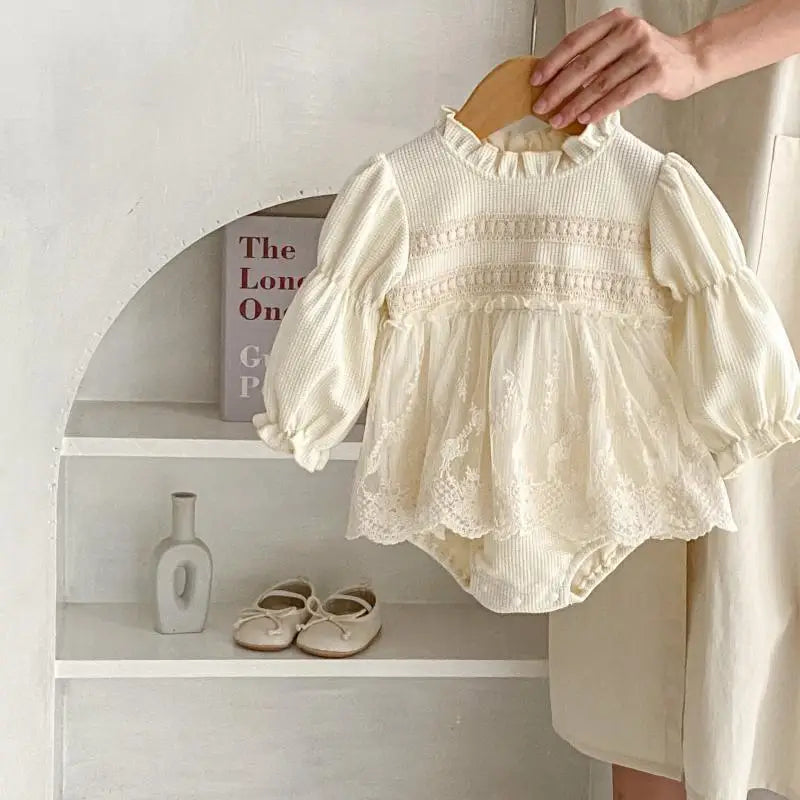 👑 Enterito Princesa para Bebé Niña con Encaje – Dulzura y Elegancia Todo el Año 👑